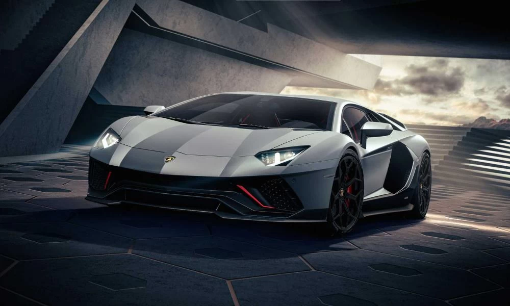 Η Lamborghini ξεκινάει ξανά την παραγωγή Aventador Ultimate λόγω ναυαγίου